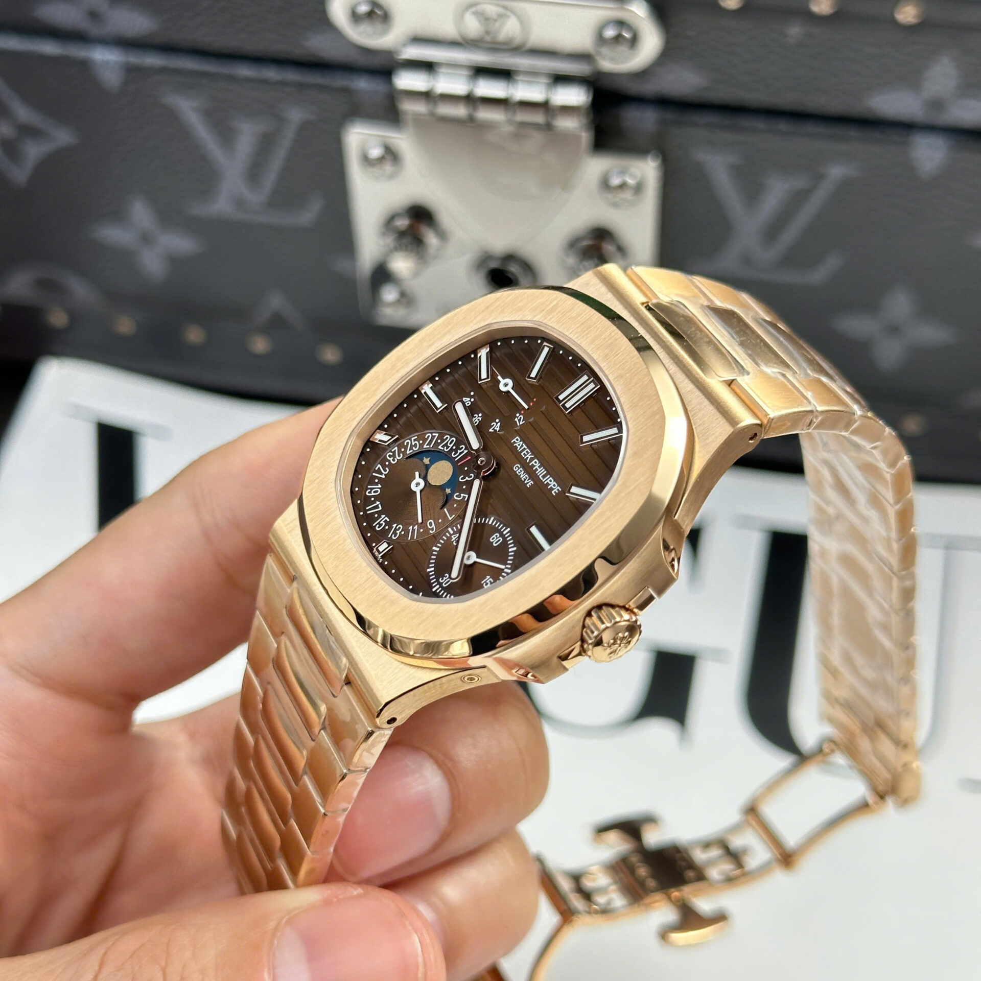 ĐỒNG HỒ PATEK PHILIPPE NAUTILUS 5712 MẠ VÀNG HỒNG BẢN KHOÁ MỚI NHÀ MÁY PPF 40MM (6) ĐỒNG HỒ PATEK PHILIPPE NAUTILUS 5712 MẠ VÀNG HỒNG BẢN KHOÁ MỚI NHÀ MÁY PPF 40MM