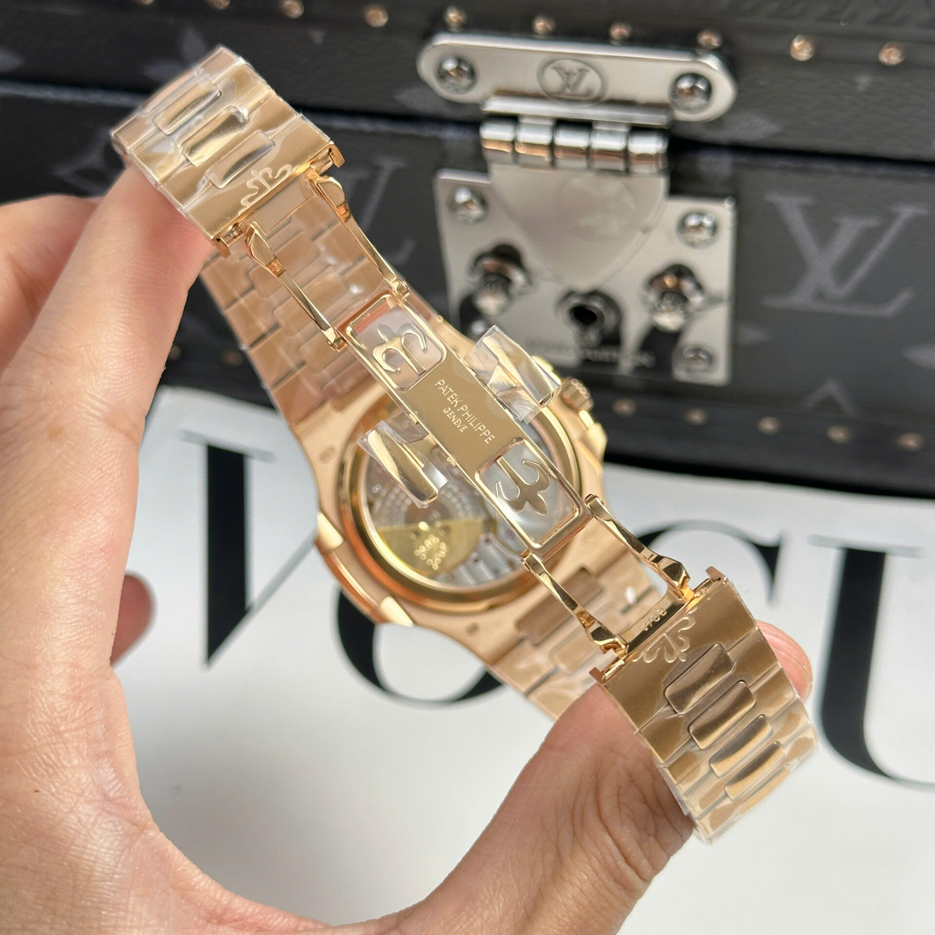 ĐỒNG HỒ PATEK PHILIPPE NAUTILUS 5712 MẠ VÀNG HỒNG BẢN KHOÁ MỚI NHÀ MÁY PPF 40MM (9) ĐỒNG HỒ PATEK PHILIPPE NAUTILUS 5712 MẠ VÀNG HỒNG BẢN KHOÁ MỚI NHÀ MÁY PPF 40MM