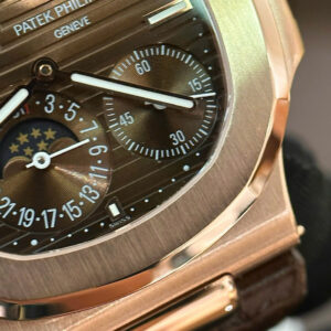 ĐỒNG HỒ PATEK PHILIPPE NAUTILUS 5712 REPLICA 1:1 BỌC VÀNG DÂY DA NÂU 40MM 5 ĐỒNG HỒ PATEK PHILIPPE NAUTILUS 5712 REPLICA 11 BỌC VÀNG DÂY DA NÂU 40MM