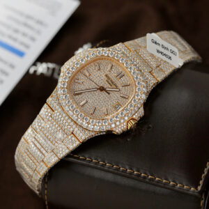 ĐỒNG HỒ PATEK PHILIPPE NAUTILUS 5719 CHẾ TÁC BỌC VÀNG FULL MOISSANITE 40MM 2 ĐỒNG HỒ PATEK PHILIPPE NAUTILUS 5719 CHẾ TÁC BỌC VÀNG FULL MOISSANITE 40MM