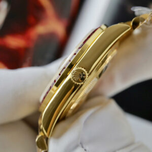 ĐỒNG HỒ ROLEX DAY-DATE BEST COPIES BỌC VÀNG RUBY ĐỎ MOISSANITE GM 40MM 6 ĐỒNG HỒ ROLEX DAY-DATE BEST COPIES BỌC VÀNG RUBY ĐỎ MOISSANITE GM 40MM (1)