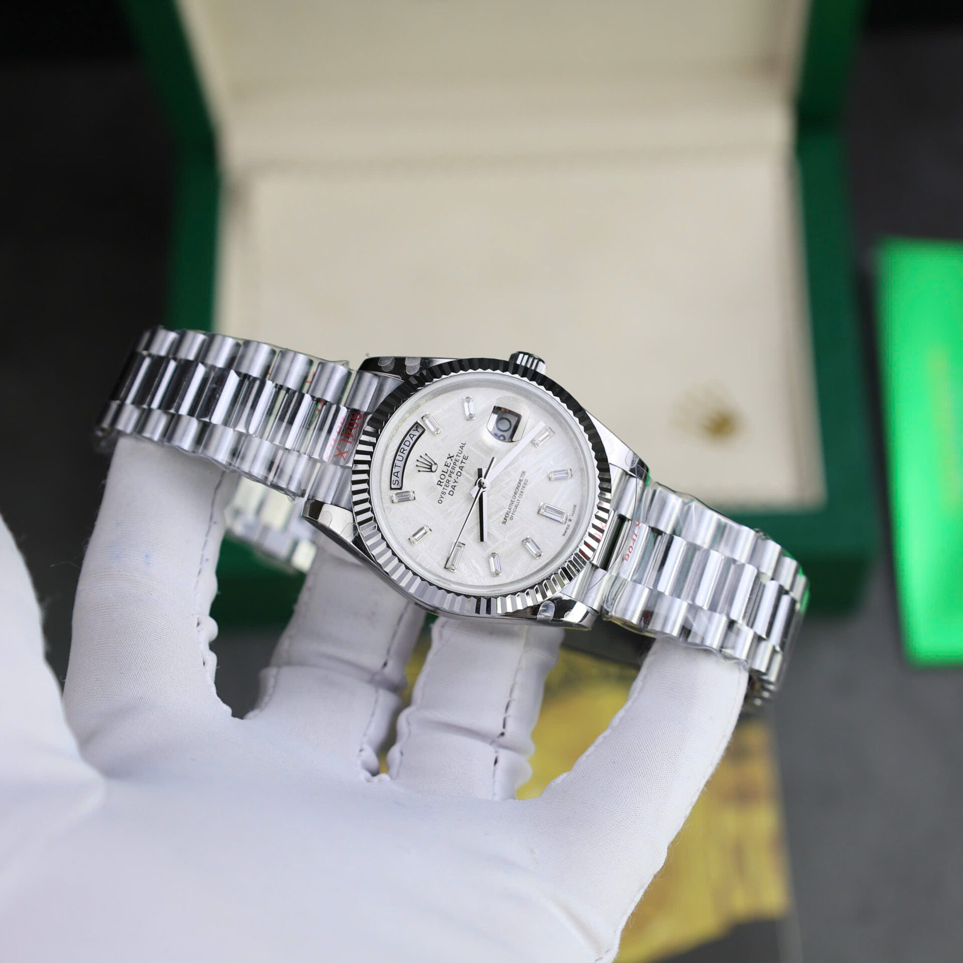 ĐỒNG HỒ ROLEX DAY-DATE BEST COPY MẶT THIÊN THẠCH CỌC SỐ MOISSANITE BAGUETTE 40MM (12) ĐỒNG HỒ ROLEX DAY-DATE BEST COPY MẶT THIÊN THẠCH CỌC SỐ MOISSANITE BAGUETTE 40MM