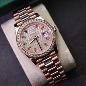 ĐỒNG HỒ ROLEX DAY-DATE BỌC VÀNG ĐÍNH FULL MOISSANITE REPLICA 40MM 2 ĐỒNG HỒ ROLEX DAY-DATE BỌC VÀNG ĐÍNH FULL MOISSANITE REPLICA 40MM