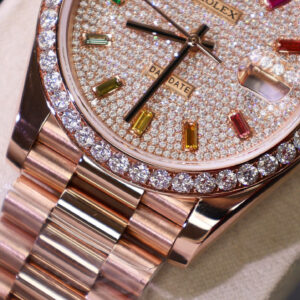 ĐỒNG HỒ ROLEX DAY-DATE BỌC VÀNG ĐÍNH FULL MOISSANITE REPLICA 40MM 4 ĐỒNG HỒ ROLEX DAY-DATE BỌC VÀNG ĐÍNH FULL MOISSANITE REPLICA 40MM