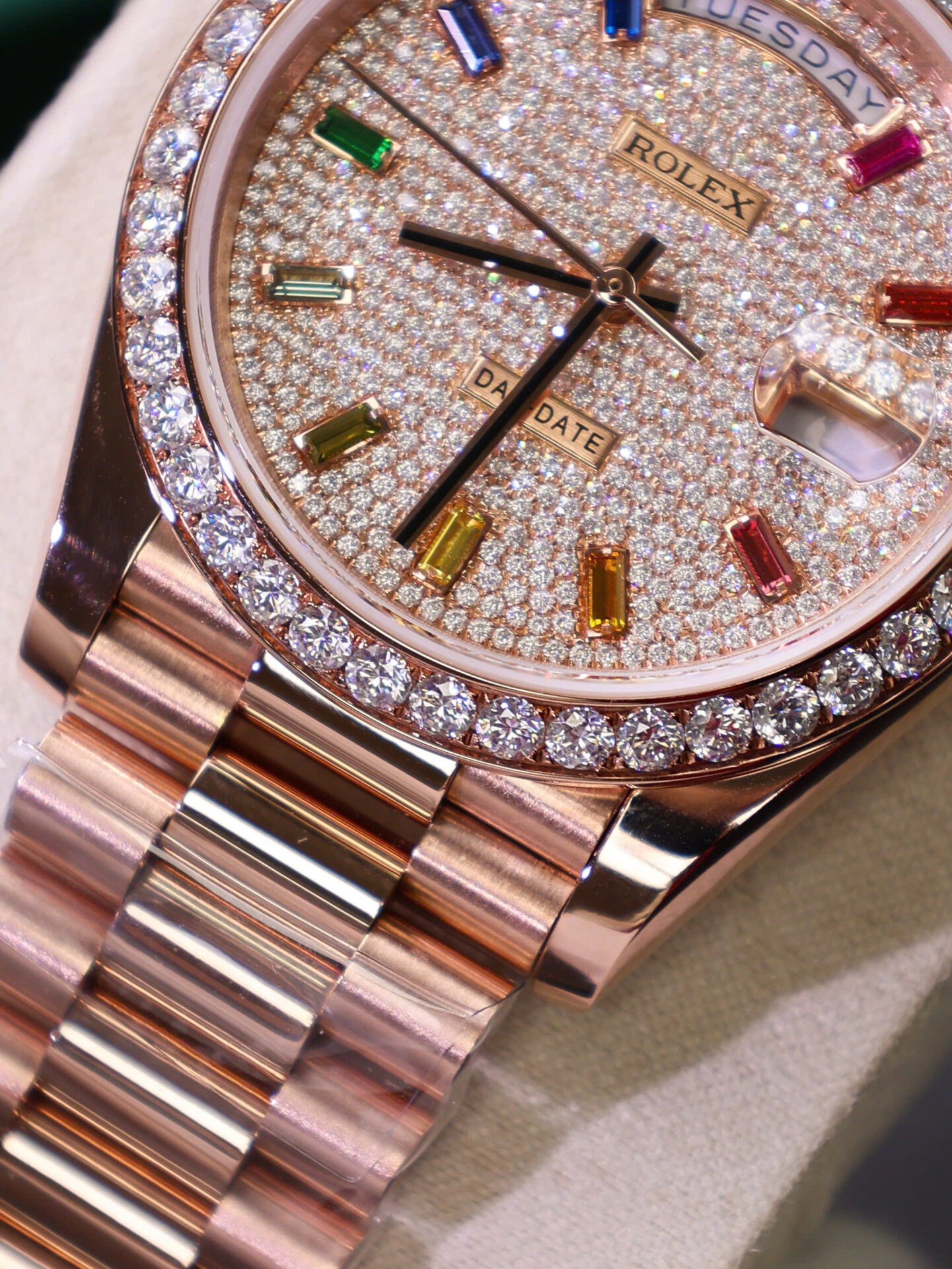 ĐỒNG HỒ ROLEX DAY-DATE BỌC VÀNG ĐÍNH FULL MOISSANITE REPLICA 40MM (6) ĐỒNG HỒ ROLEX DAY-DATE BỌC VÀNG ĐÍNH FULL MOISSANITE REPLICA 40MM