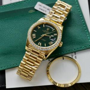 ROLEX DAY-DATE CUSTOM WATCH WRAPPED GOLD GREEN DIAL MOISSANIYE BAGUETTE GM 40MM 1 ĐỒNG HỒ ROLEX DAY-DATE CHẾ TÁC BỌC VÀNG ĐÍNH MOISSANIYE BAGUETTE GM 40MM (1)