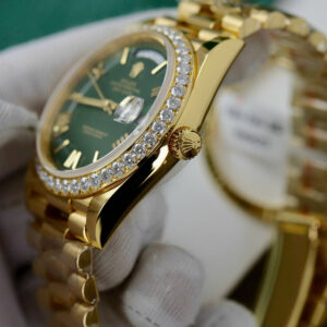 ROLEX DAY-DATE CUSTOM WATCH WRAPPED GOLD GREEN DIAL MOISSANIYE BAGUETTE GM 40MM 4 ĐỒNG HỒ ROLEX DAY-DATE CHẾ TÁC BỌC VÀNG ĐÍNH MOISSANIYE BAGUETTE GM 40MM (1)