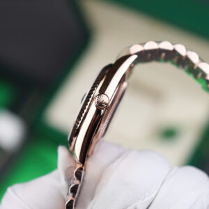 ĐỒNG HỒ ROLEX DAY-DATE CHẾ TÁC BỌC VÀNG HỒNG CỌC BAGUETTE NHÀ MÁY QF 40MM 6 ĐỒNG HỒ ROLEX DAY-DATE CHẾ TÁC BỌC VÀNG HỒNG CỌC BAGUETTE NHÀ MÁY QF 40MM