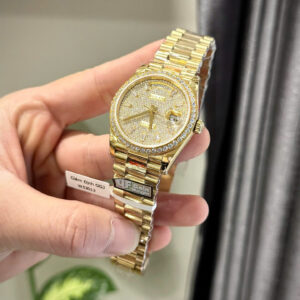 ROLEX DAY-DATE CUSTOM YELLOW PLATED GOLD WATCH WITH FULL MOISSANITE QF 36MM 4 ĐỒNG HỒ ROLEX DAY-DATE CHẾ TÁC MẠ VÀNG ĐÍNH KIM CƯƠNG MOISSANITE QF 36MM