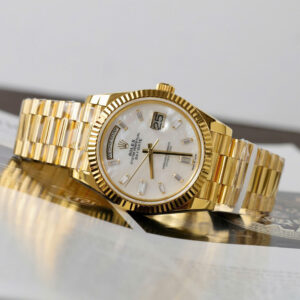 ROLEX DAY-DATE CUSTOM WATCH MOP DIAL WRAPPED GOLD MOISSANITE GM 40MM 2 ĐỒNG HỒ ROLEX DAY-DATE CHẾ TÁC MẶT MOP BỌC VÀNG CỌC SỐ MOISSANITE GM 40MM