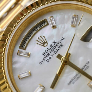 ROLEX DAY-DATE CUSTOM WATCH MOP DIAL WRAPPED GOLD MOISSANITE GM 40MM 3 ĐỒNG HỒ ROLEX DAY-DATE CHẾ TÁC MẶT MOP BỌC VÀNG CỌC SỐ MOISSANITE GM 40MM