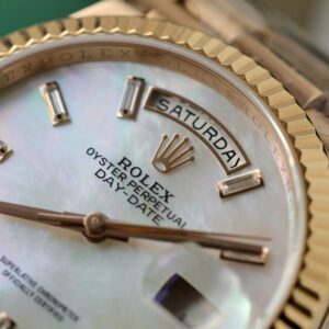 ĐỒNG HỒ ROLEX DAY-DATE CHẾ TÁC MẶT MOP CỌC SỐ MOISSANITE BỌC VÀNG 18K 36MM 4 ĐỒNG HỒ ROLEX DAY-DATE CHẾ TÁC MẶT MOP CỌC SỐ MOISSANITE BỌC VÀNG 18K 36MM