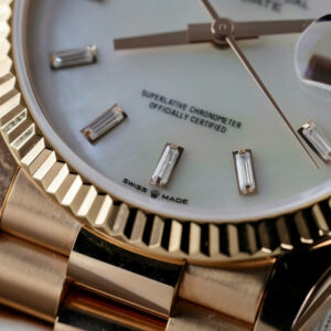 ĐỒNG HỒ ROLEX DAY-DATE CHẾ TÁC MẶT MOP CỌC SỐ MOISSANITE BỌC VÀNG 18K 36MM 5 ĐỒNG HỒ ROLEX DAY-DATE CHẾ TÁC MẶT MOP CỌC SỐ MOISSANITE BỌC VÀNG 18K 36MM