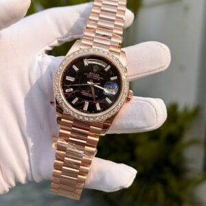 ĐỒNG HỒ ROLEX DAY-DATE CHẾ TÁC MẶT THIÊN THẠCH ĐÍNH MOISSANITE 40MM 2 ĐỒNG HỒ ROLEX DAY-DATE CHẾ TÁC MẶT THIÊN THẠCH ĐÍNH MOISSANITE 40MM
