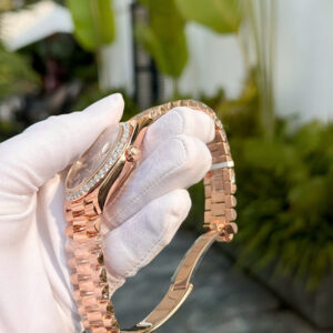 ĐỒNG HỒ ROLEX DAY-DATE CHẾ TÁC MẶT THIÊN THẠCH ĐÍNH MOISSANITE 40MM 4 ĐỒNG HỒ ROLEX DAY-DATE CHẾ TÁC MẶT THIÊN THẠCH ĐÍNH MOISSANITE 40MM