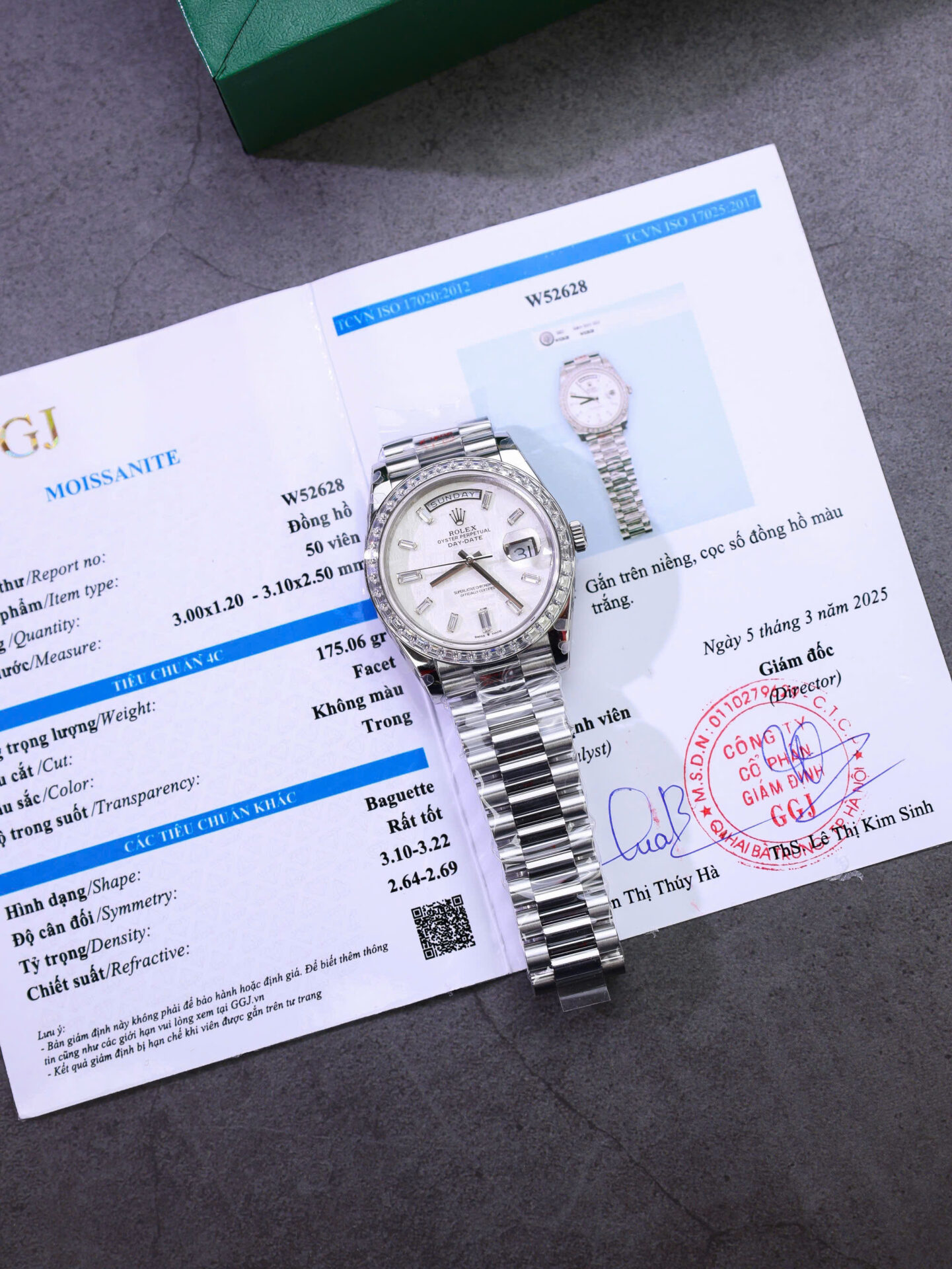 ĐỒNG HỒ ROLEX DAY-DATE CHẾ TÁC MẶT THIÊN THẠCH ĐÍNH MOISSANITE BAGUETTE 40MM (2) ĐỒNG HỒ ROLEX DAY-DATE CHẾ TÁC MẶT THIÊN THẠCH ĐÍNH MOISSANITE BAGUETTE 40MM