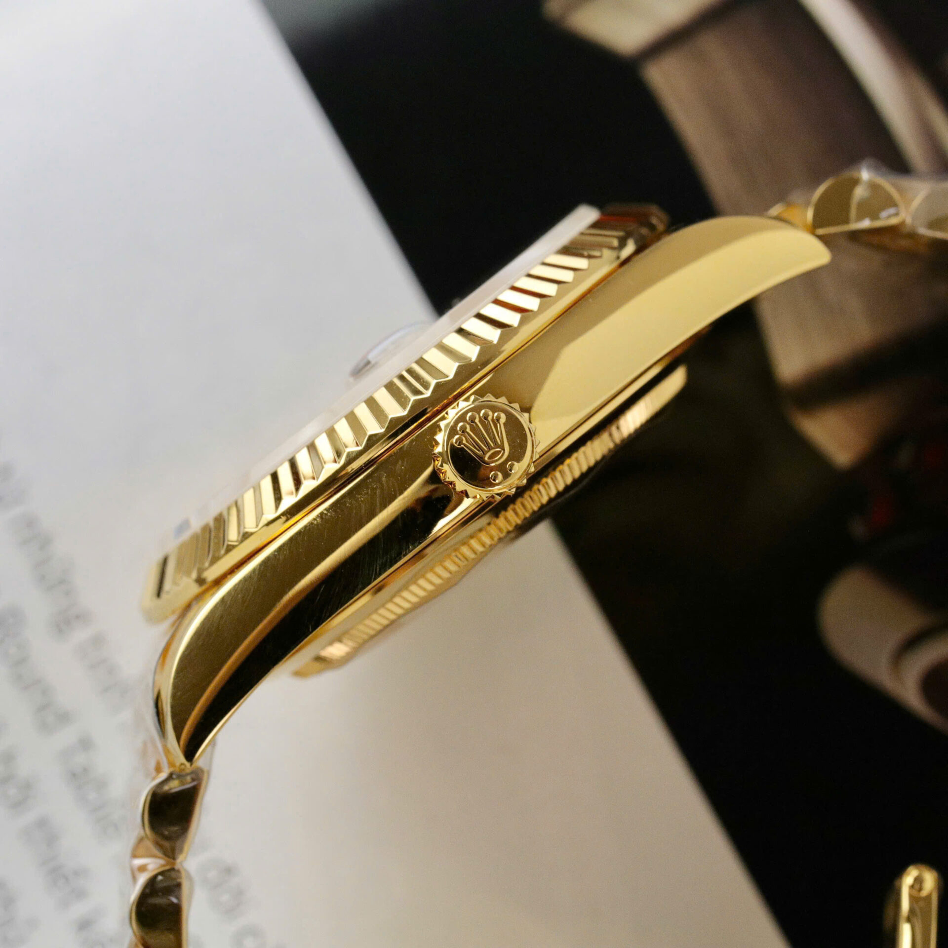 ĐỒNG HỒ ROLEX DAY-DATE CHẾ TÁC MẶT VÂN LƯỚI BỌC VÀNG MOISSANITE BAGUETTE GM 40MM (19) ĐỒNG HỒ ROLEX DAY-DATE CHẾ TÁC MẶT VÂN LƯỚI BỌC VÀNG MOISSANITE BAGUETTE GM 40MM