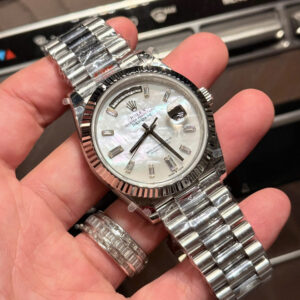 ROLEX DAY-DATE CUSTOM WATCHES NATURAL MOTHER OF PEARL DIAL MOISSANITE GMF 40MM 4 ĐỒNG HỒ ROLEX DAY-DATE CHẾ TÁC MẶT XÀ CỪ TỰ NHIÊN CỌC SỐ MOISSANITE GMF 40MM