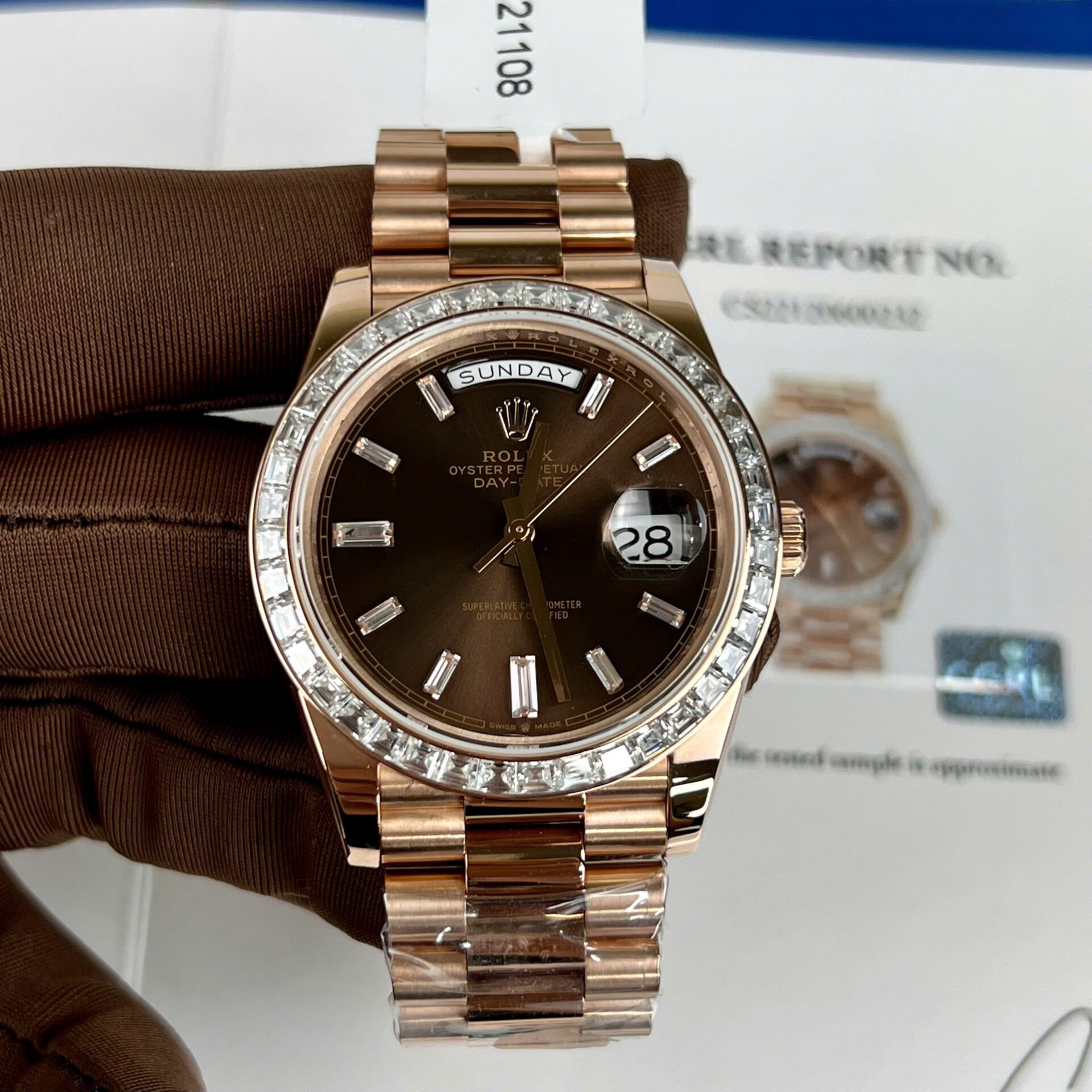 ĐỒNG HỒ ROLEX DAY-DATE CHẾ TÁC MOISSANITE BAGUETTE MẶT CHOCOLATE GM 40MM (1) ĐỒNG HỒ ROLEX DAY-DATE CHẾ TÁC MOISSANITE BAGUETTE MẶT CHOCOLATE GM 40MM