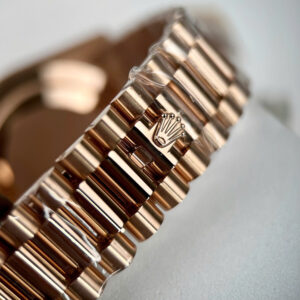 ROLEX DAY-DATE CUSTOM MOISSANITE BAGUETTE WATCH CHOCOLATE DIAL GM 40MM 5 ĐỒNG HỒ ROLEX DAY-DATE CHẾ TÁC MOISSANITE BAGUETTE MẶT CHOCOLATE GM 40MM