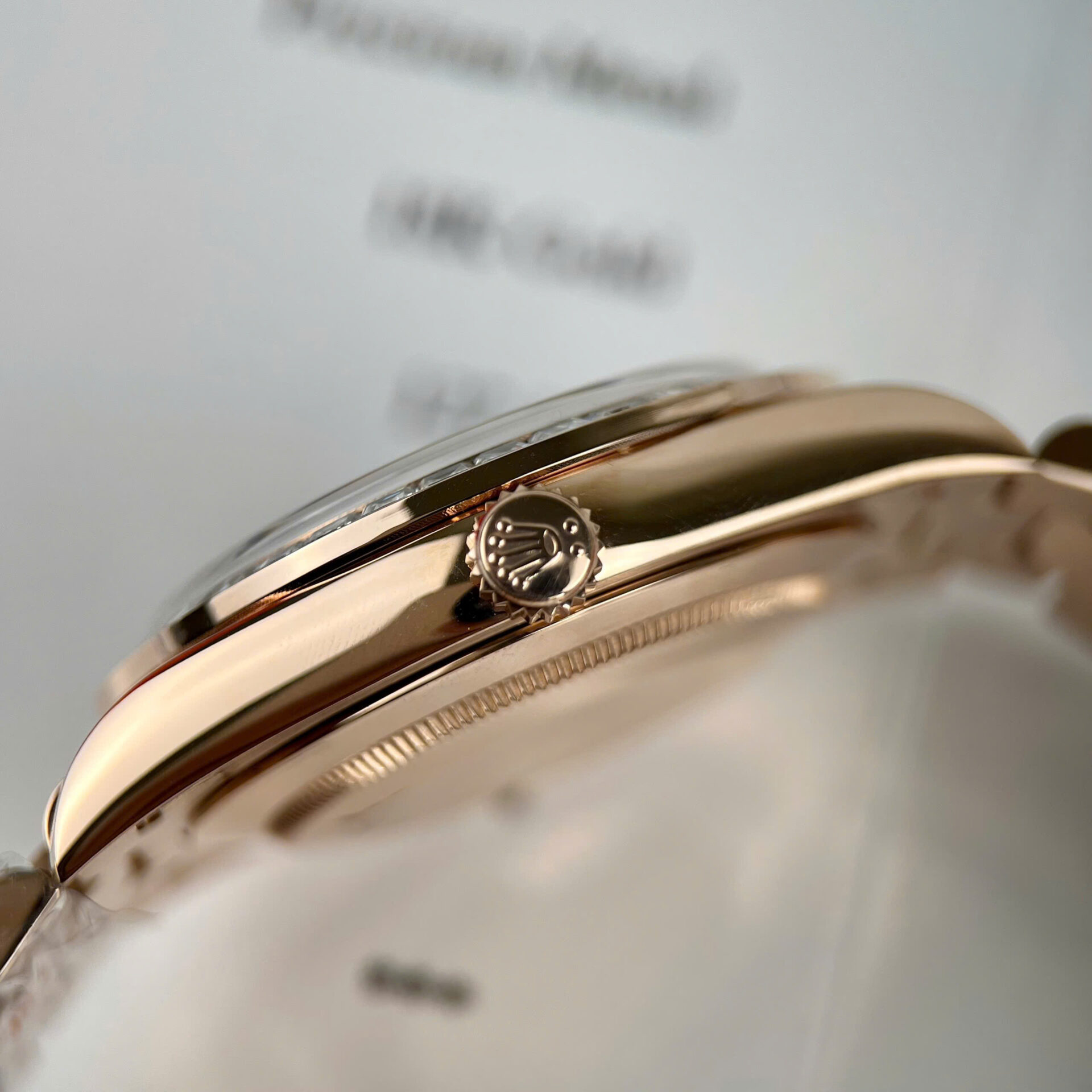 ĐỒNG HỒ ROLEX DAY-DATE CHẾ TÁC MOISSANITE BAGUETTE MẶT CHOCOLATE GM 40MM (3) ĐỒNG HỒ ROLEX DAY-DATE CHẾ TÁC MOISSANITE BAGUETTE MẶT CHOCOLATE GM 40MM