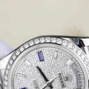 ĐỒNG HỒ ROLEX DAY-DATE CHẾ TÁC RUBY XANH MẶT FULL MOISSANITE GMF 40MM 5 ĐỒNG HỒ ROLEX DAY-DATE CHẾ TÁC RUBY XANH MẶT FULL MOISSANITE GMF 40MM (1)