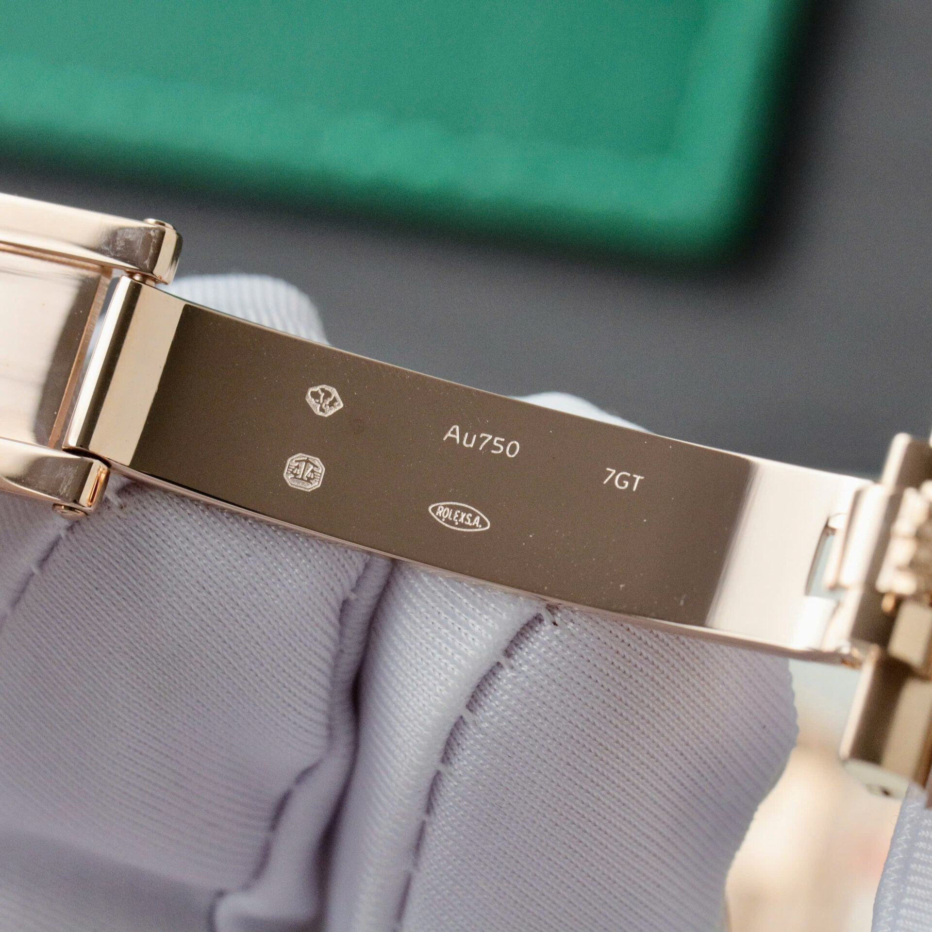 ĐỒNG HỒ ROLEX DAY-DATE MẶT OMBRE REPLICA BỌC VÀNG NHÀ MÁY QF 40MM (3) ĐỒNG HỒ ROLEX DAY-DATE MẶT OMBRE REPLICA BỌC VÀNG NHÀ MÁY QF 40MM (1)