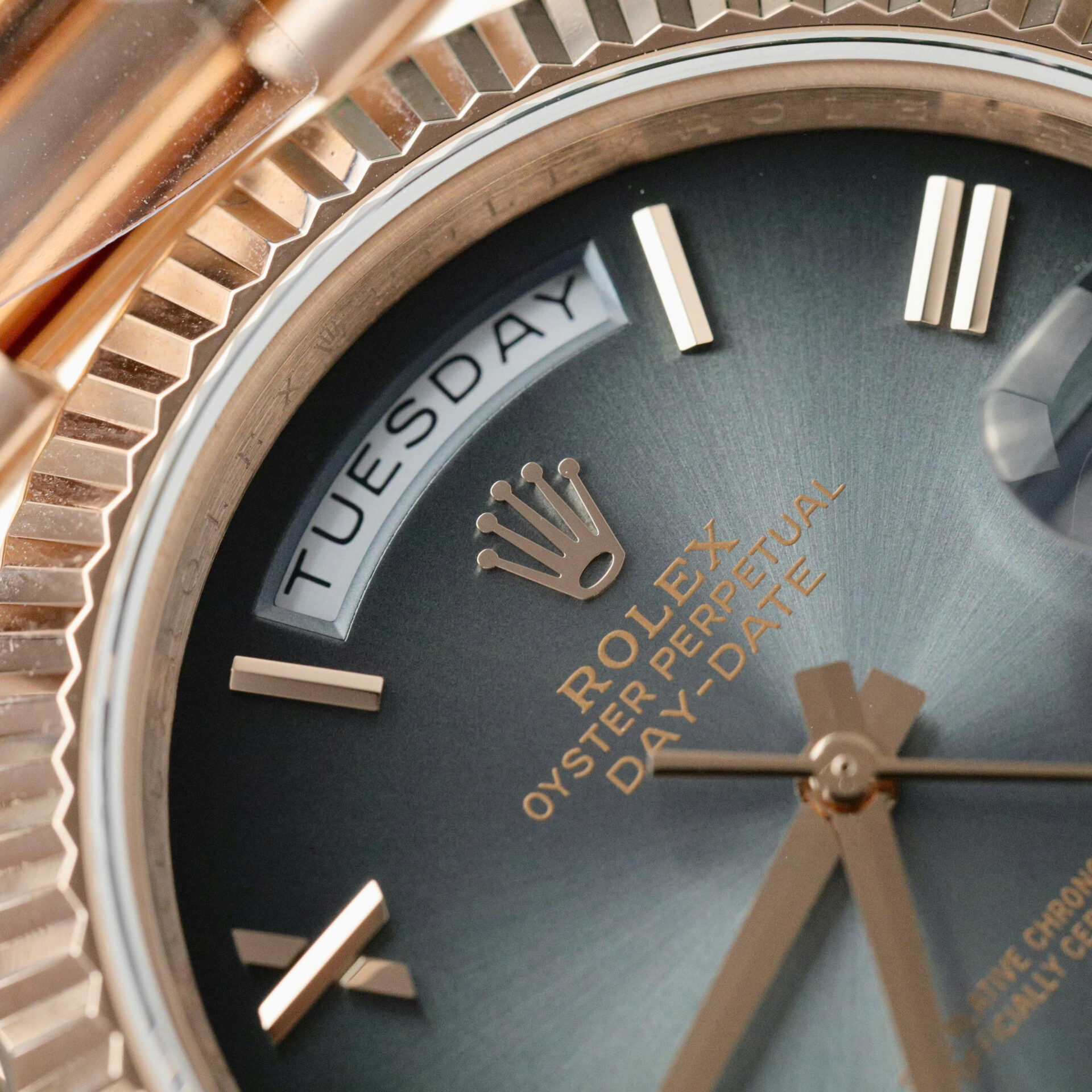 ĐỒNG HỒ ROLEX DAY-DATE MẶT OMBRE REPLICA BỌC VÀNG NHÀ MÁY QF 40MM (7) ĐỒNG HỒ ROLEX DAY-DATE MẶT OMBRE REPLICA BỌC VÀNG NHÀ MÁY QF 40MM (1)