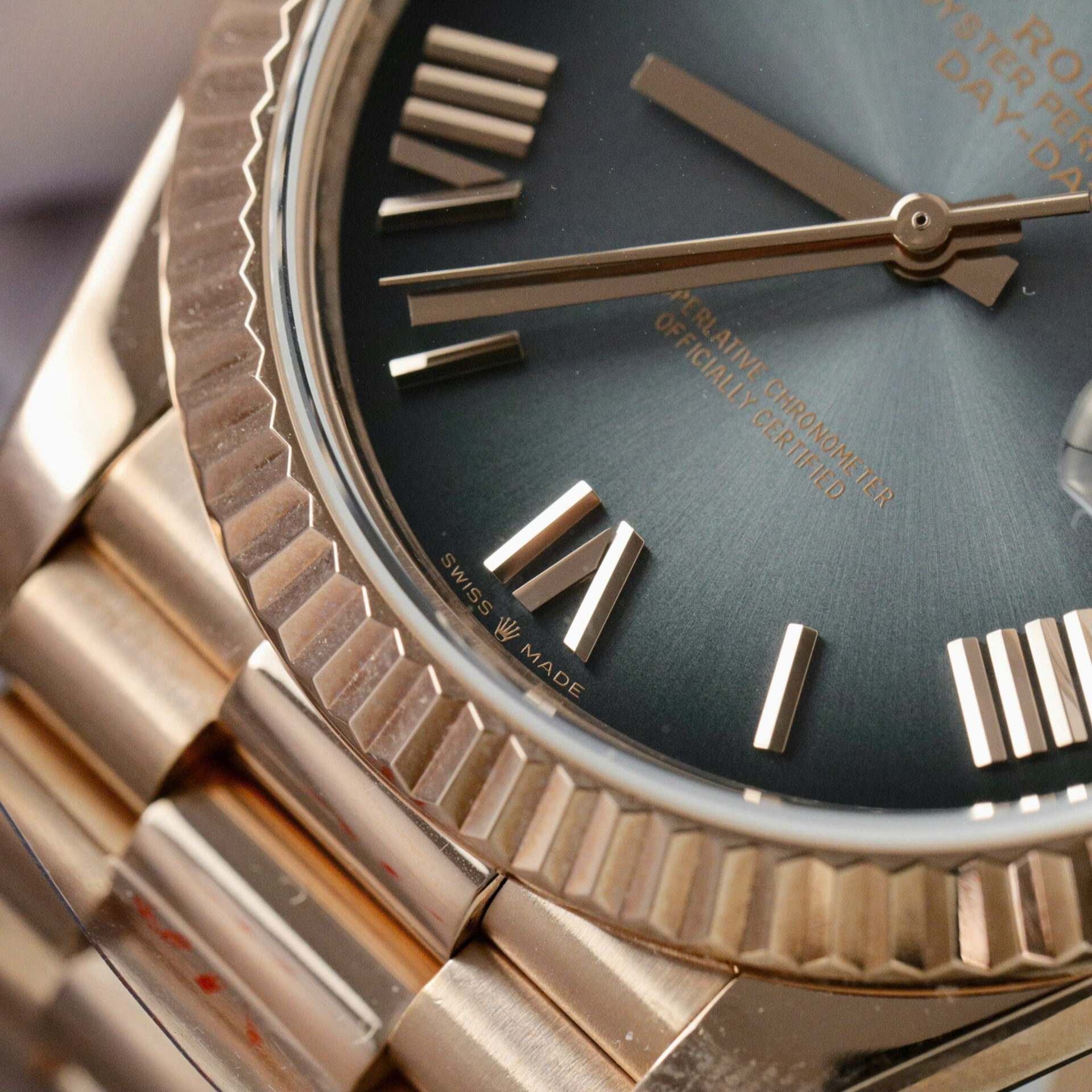 ĐỒNG HỒ ROLEX DAY-DATE MẶT OMBRE REPLICA BỌC VÀNG NHÀ MÁY QF 40MM (9) ĐỒNG HỒ ROLEX DAY-DATE MẶT OMBRE REPLICA BỌC VÀNG NHÀ MÁY QF 40MM (1)