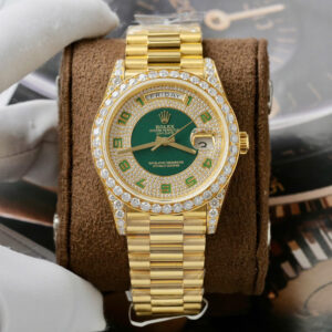 ROLEX DAY-DATE REPLICA WRAPPED GOLD FULL MOISSANITE GREEN NUMBER GM 40MM 1 ĐỒNG HỒ ROLEX DAY-DATE REPLICA BỌC VÀNG FULL MOISSANITE CỌC SỐ XANH GM 40MM (1)