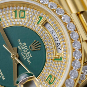 ROLEX DAY-DATE REPLICA WRAPPED GOLD FULL MOISSANITE GREEN NUMBER GM 40MM 5 ĐỒNG HỒ ROLEX DAY-DATE REPLICA BỌC VÀNG FULL MOISSANITE CỌC SỐ XANH GM 40MM (1)