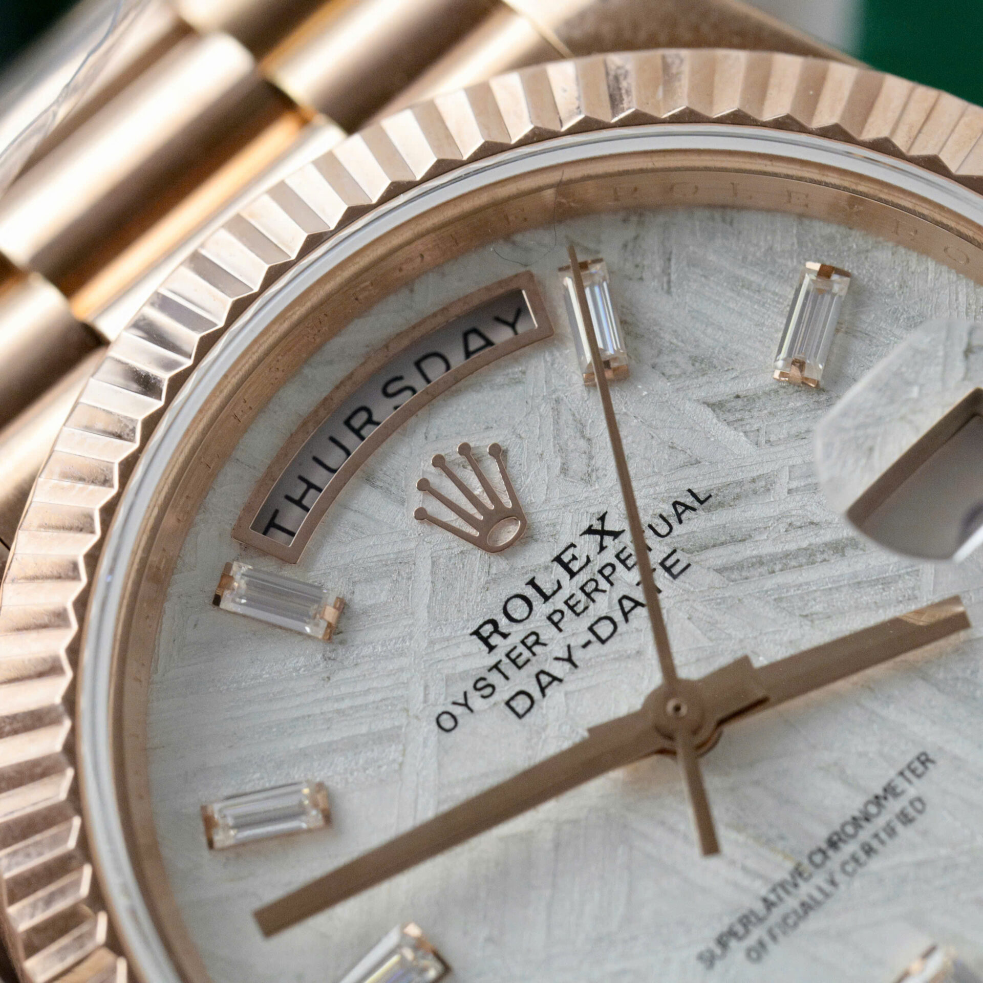 ĐỒNG HỒ ROLEX DAY-DATE REPLICA MẶT THIÊN THẠCH BỌC VÀNG MOISSANITE GM 40MM (7) ĐỒNG HỒ ROLEX DAY-DATE REPLICA MẶT THIÊN THẠCH BỌC VÀNG MOISSANITE GM 40MM