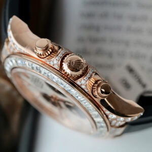 ĐỒNG HỒ ROLEX DAYTONA CHẾ TÁC MẶT THIÊN THẠCH BỌC VÀNG MOISSANITE BAGUETTE 40MM 5 ĐỒNG HỒ ROLEX DAYTONA CHẾ TÁC MẶT THIÊN THẠCH BỌC VÀNG MOISSANITE BAGUETTE 40MM