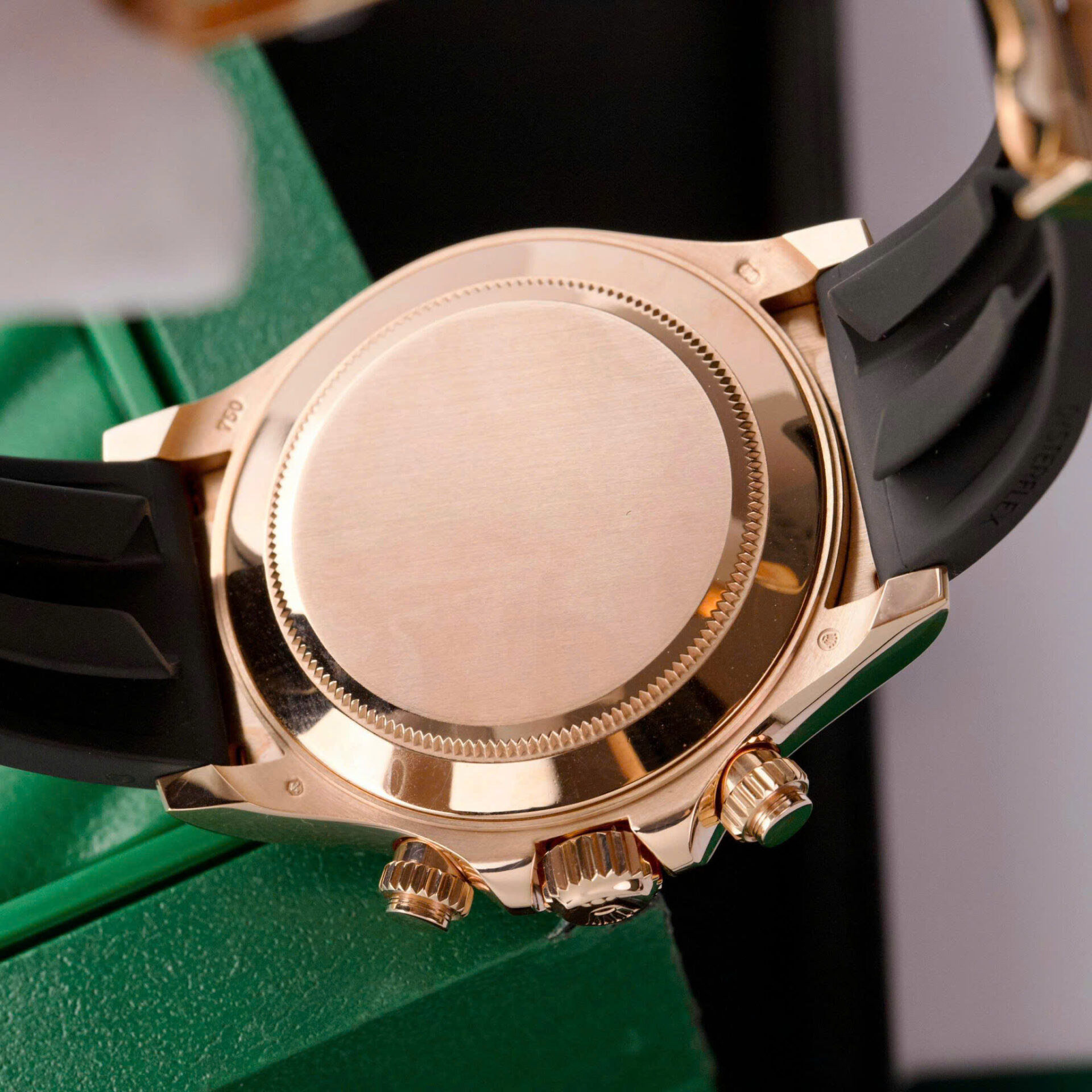 ĐỒNG HỒ ROLEX DAYTONA WRAPPED GOLD CHẾ TÁC MẶT CHOCOLATE 40MM (4) ĐỒNG HỒ ROLEX DAYTONA WRAPPED GOLD CHẾ TÁC MẶT CHOCOLATE 40MM (1)