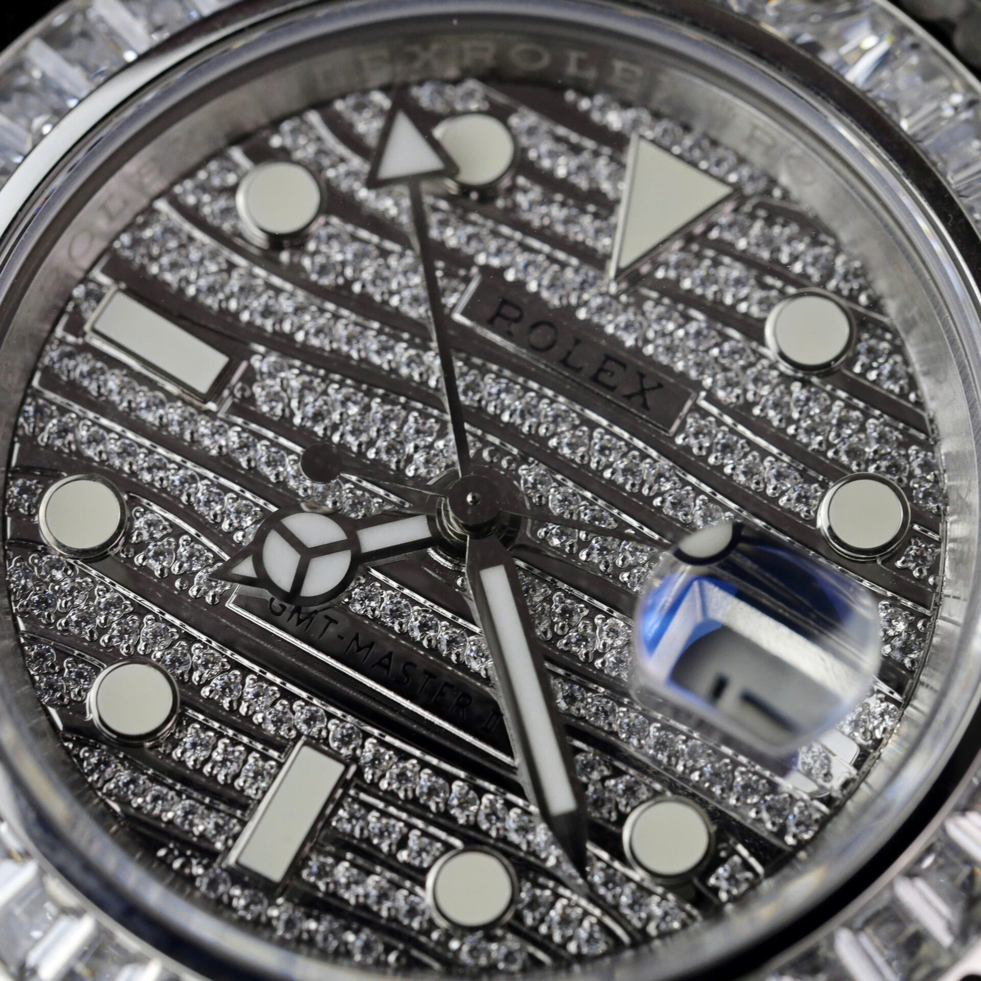 ĐỒNG HỒ ROLEX GMT-MASTER II CHẾ TÁC FULL ĐÁ CZ NHÀ MÁY AMG 40MM (5) ĐỒNG HỒ ROLEX GMT-MASTER II CHẾ TÁC FULL ĐÁ CZ NHÀ MÁY AMG 40MM