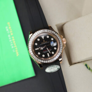 ROLEX YACHT-MASTER CUSTOM WATCH WRAPPED GOLD MOISSANITE BAGUETTE CLEAN 40MM 2 ĐỒNG HỒ ROLEX YACHT-MASTER CHẾ TÁC BỌC VÀNG MOISSANITE BAGUETTE CLEAN 40MM (1)