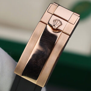 ROLEX YACHT-MASTER CUSTOM WATCH WRAPPED GOLD MOISSANITE BAGUETTE CLEAN 40MM 8 ĐỒNG HỒ ROLEX YACHT-MASTER CHẾ TÁC BỌC VÀNG MOISSANITE BAGUETTE CLEAN 40MM (1)