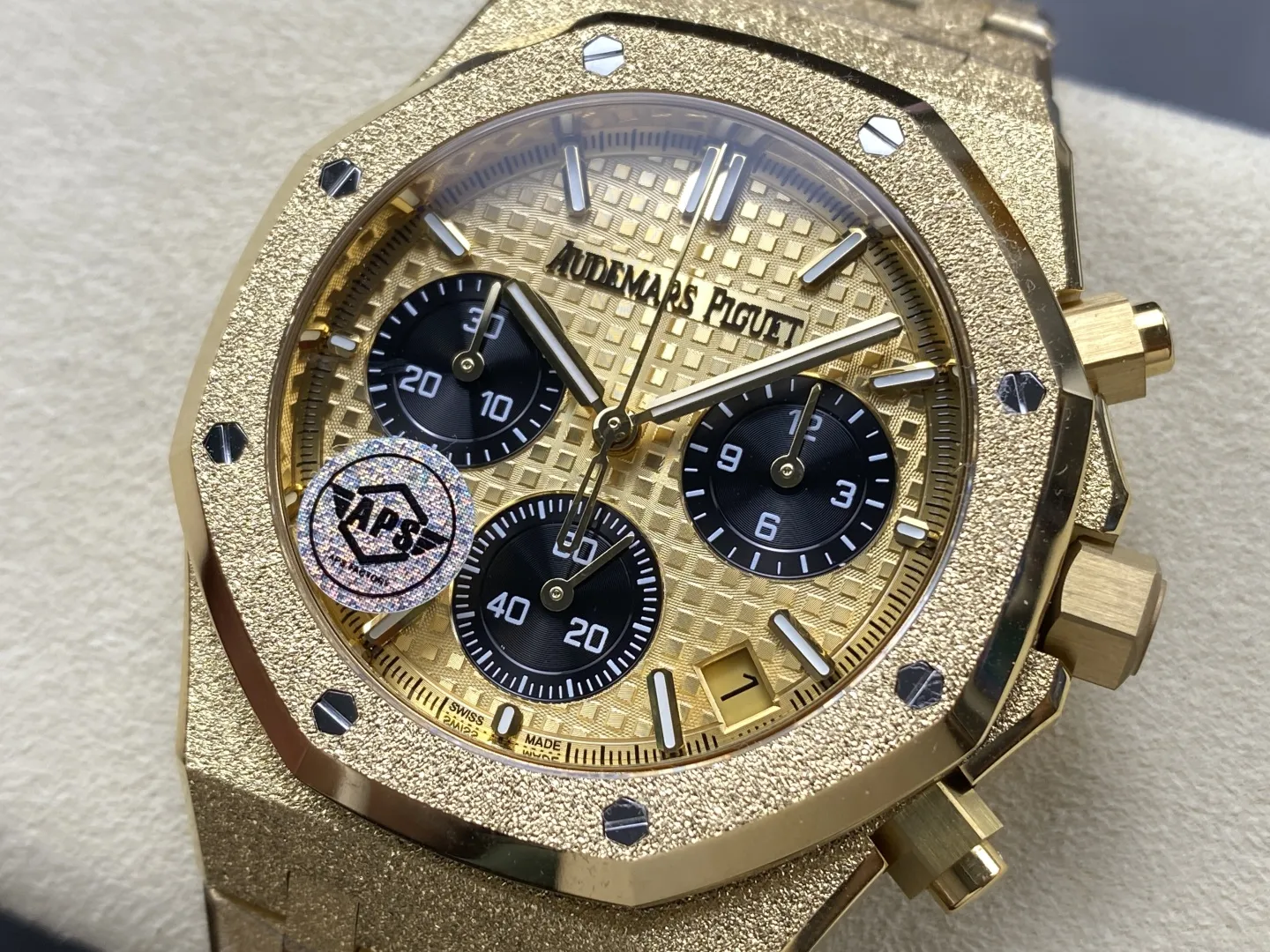 ĐỒNG HỒ AUDEMARS PIGUET ROYAL OAK BEST COPY FROSTED YELLOW GOLD DIAL 41MM (2) ĐỒNG HỒ AUDEMARS PIGUET ROYAL OAK BEST COPY FROSTED YELLOW GOLD DIAL 41MM (2)