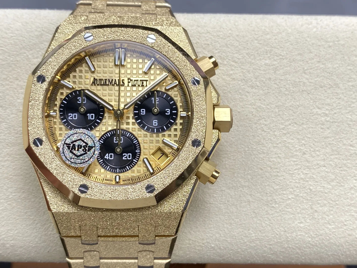 ĐỒNG HỒ AUDEMARS PIGUET ROYAL OAK BEST COPY FROSTED YELLOW GOLD DIAL 41MM (3) ĐỒNG HỒ AUDEMARS PIGUET ROYAL OAK BEST COPY FROSTED YELLOW GOLD DIAL 41MM (2)