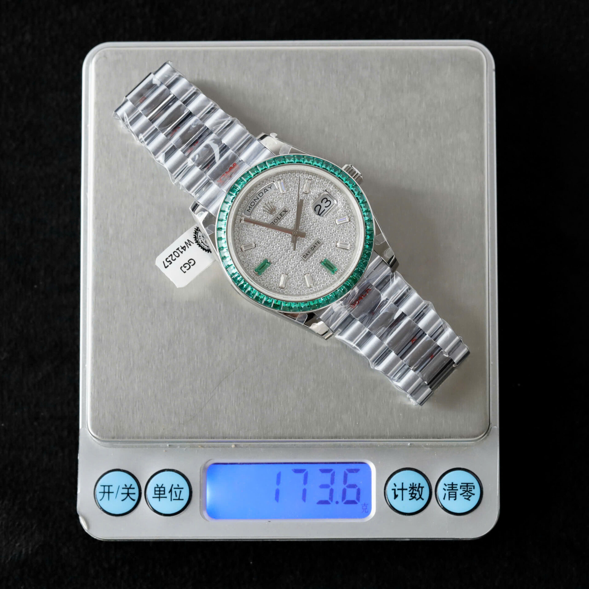 ĐỒNG HỒ ROLEX DAY-DATE CHẾ TÁC MOISSANITE RUBY XANH TRỌNG LƯƠNG 173GRAM 40MM (3) ĐỒNG HỒ ROLEX DAY-DATE CHẾ TÁC MOISSANITE RUBY XANH TRỌNG LƯƠNG 173GRAM 40MM