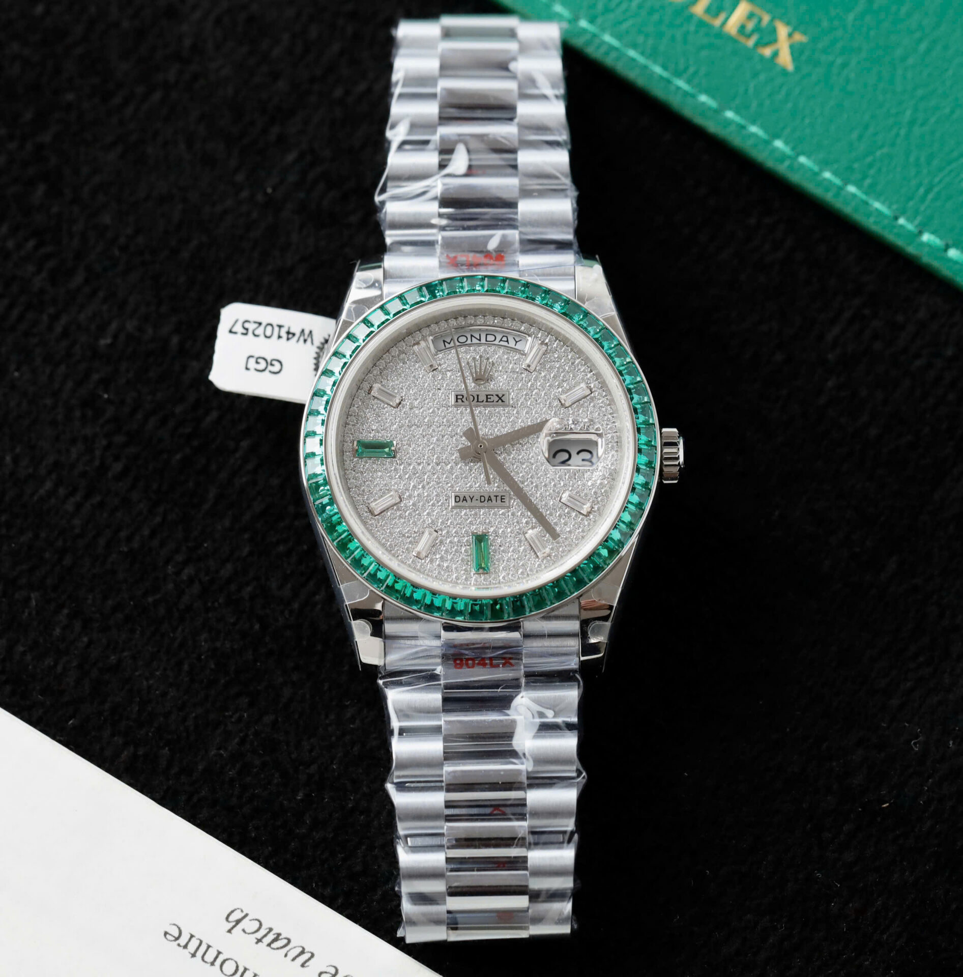 ĐỒNG HỒ ROLEX DAY-DATE CHẾ TÁC MOISSANITE RUBY XANH TRỌNG LƯƠNG 173GRAM 40MM (4) ĐỒNG HỒ ROLEX DAY-DATE CHẾ TÁC MOISSANITE RUBY XANH TRỌNG LƯƠNG 173GRAM 40MM