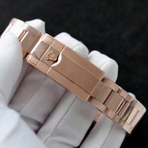 ROLEX DAYTONA BLACK DIAL ROSE WRAPPED GOLD WITH MOISSANITE CUSTOM WATCH 40MM 9 ĐỒNG HỒ ROLEX DAYTONA MẶT ĐEN BỌC VÀNG HỒNG ĐÍNH MOISSANITE CHẾ TÁC 40MM