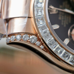 ROLEX DAYTONA BLACK DIAL ROSE WRAPPED GOLD WITH MOISSANITE CUSTOM WATCH 40MM 6 ĐỒNG HỒ ROLEX DAYTONA MẶT ĐEN BỌC VÀNG HỒNG ĐÍNH MOISSANITE CHẾ TÁC 40MM
