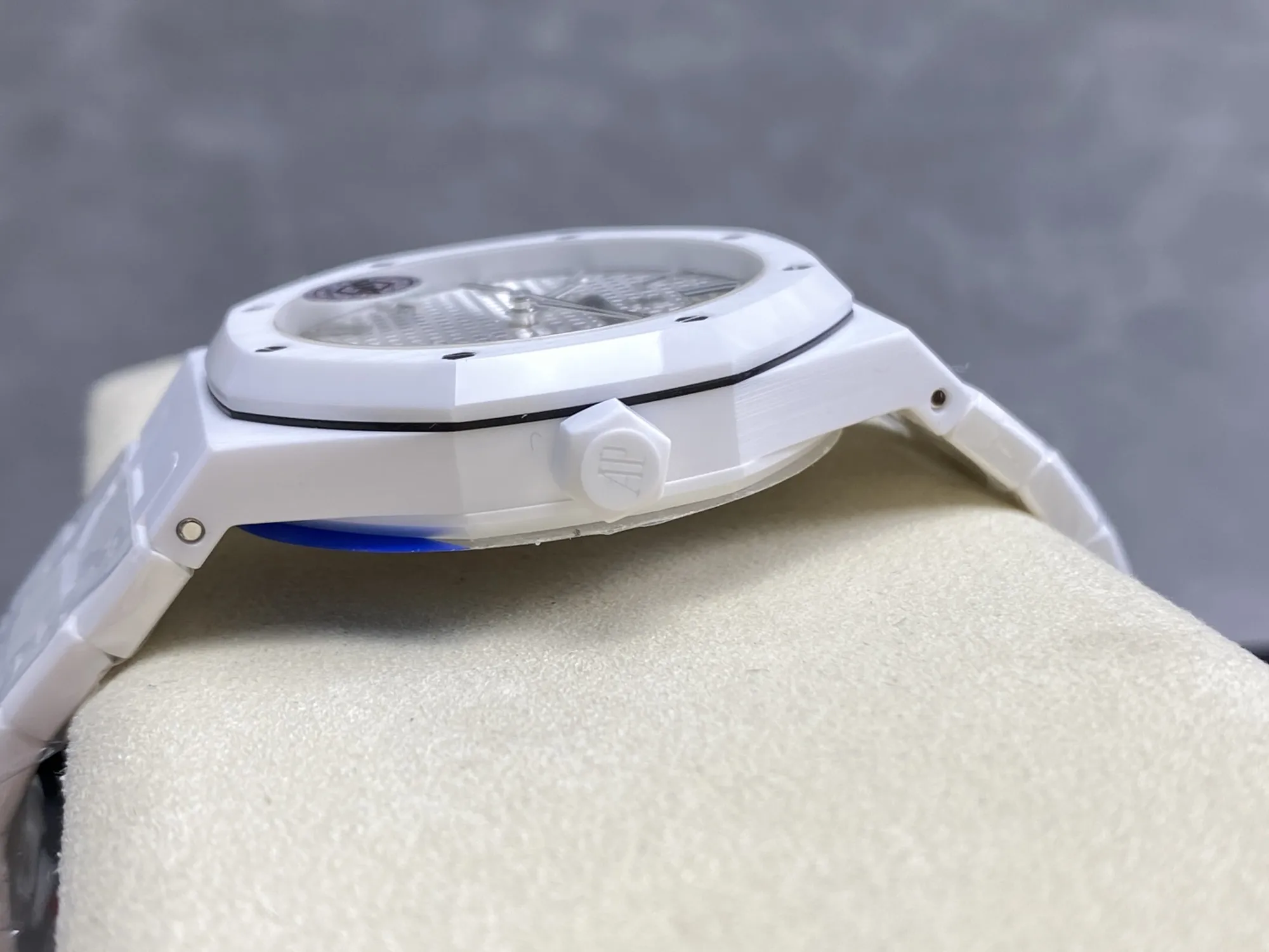 ĐỒNG HỒ AUDEMARS PIGUET ROYAL OAK 15500ST REPLICA GỐM TRẮNG NHÀ MÁY APS 41MM (4) DONG HO AUDEMARS PIGUET ROYAL OAK 15500ST REPLICA GOM TRANG NHA MAY APS 41MM 4