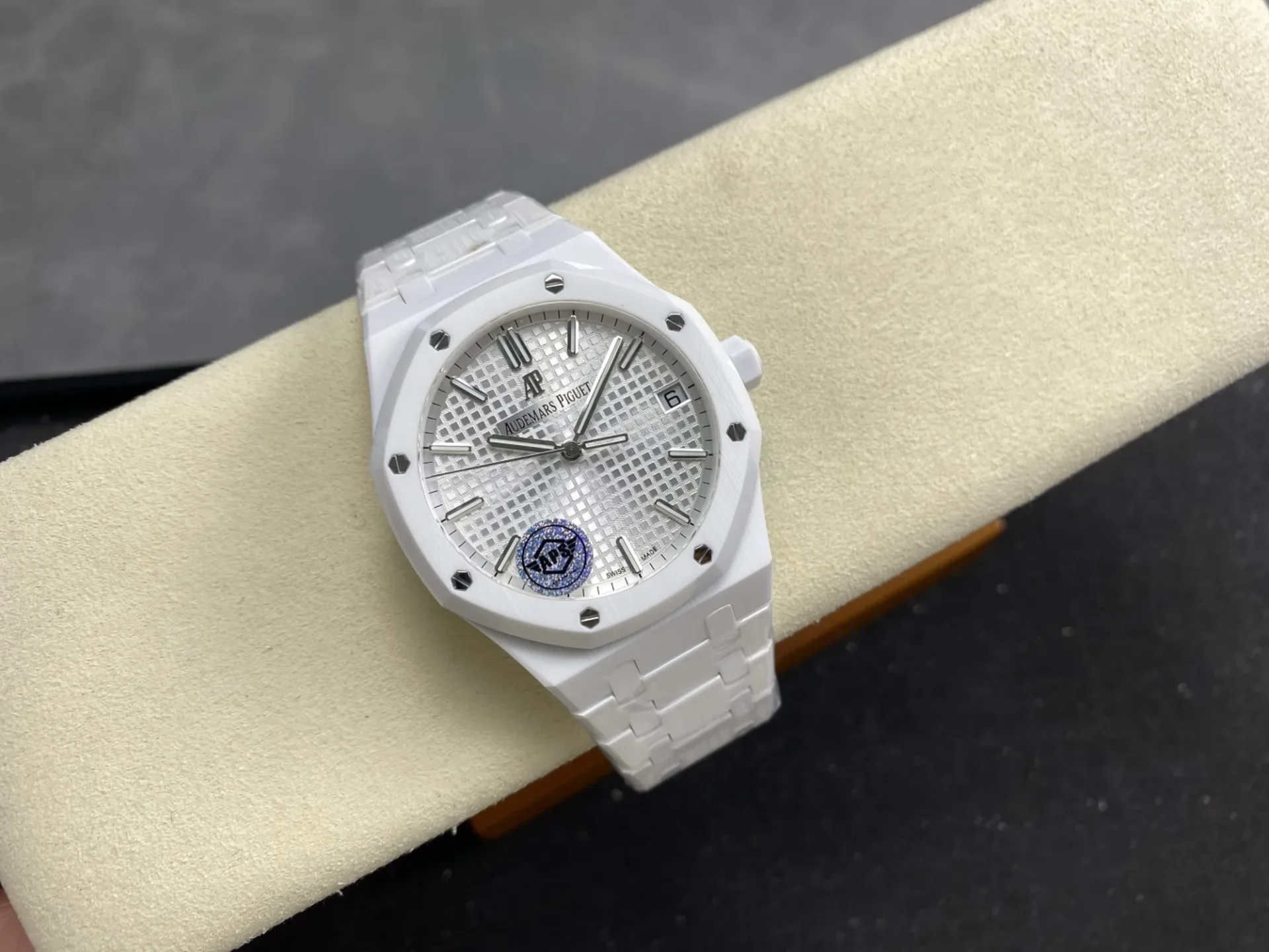 ĐỒNG HỒ AUDEMARS PIGUET ROYAL OAK 15500ST REPLICA GỐM TRẮNG NHÀ MÁY APS 41MM (8) DONG HO AUDEMARS PIGUET ROYAL OAK 15500ST REPLICA GOM TRANG NHA MAY APS 41MM 8