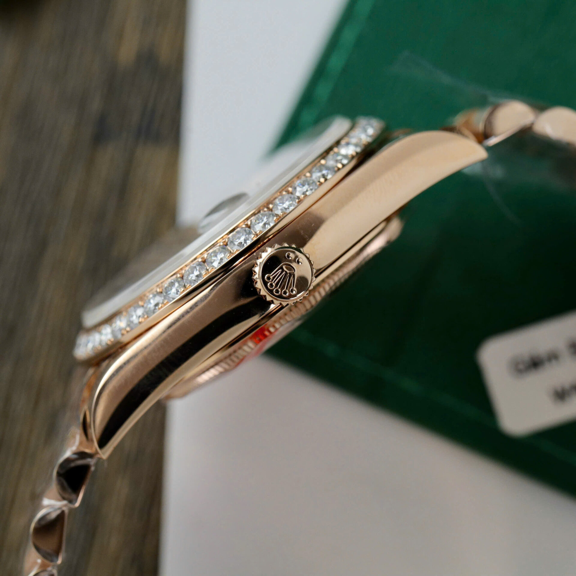 ĐỒNG HỒ ROLEX DAY-DATE BỌC VÀNG 18K CHẾ TÁC MẶT SỐ MOISSANITE 40MM (6) ĐỒNG HỒ ROLEX DAY-DATE BỌC VÀNG 18K CHẾ TÁC MẶT SỐ MOISSANITE 40MM (1)