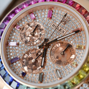 ĐỒNG HỒ ROLEX DAYTONA RAINBOW 116595 CHẾ TÁC BỌC VÀNG ĐÍNH MOISSANITE RUBY 40MM 3 ĐỒNG HỒ ROLEX DAYTONA RAINBOW 116595 CHẾ TÁC BỌC VÀNG ĐÍNH MOISSANITE RUBY 40MM (4)