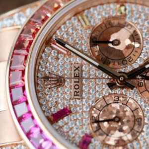 ĐỒNG HỒ ROLEX DAYTONA RAINBOW 116595 CHẾ TÁC BỌC VÀNG ĐÍNH MOISSANITE RUBY 40MM 5 ĐỒNG HỒ ROLEX DAYTONA RAINBOW 116595 CHẾ TÁC BỌC VÀNG ĐÍNH MOISSANITE RUBY 40MM (4)