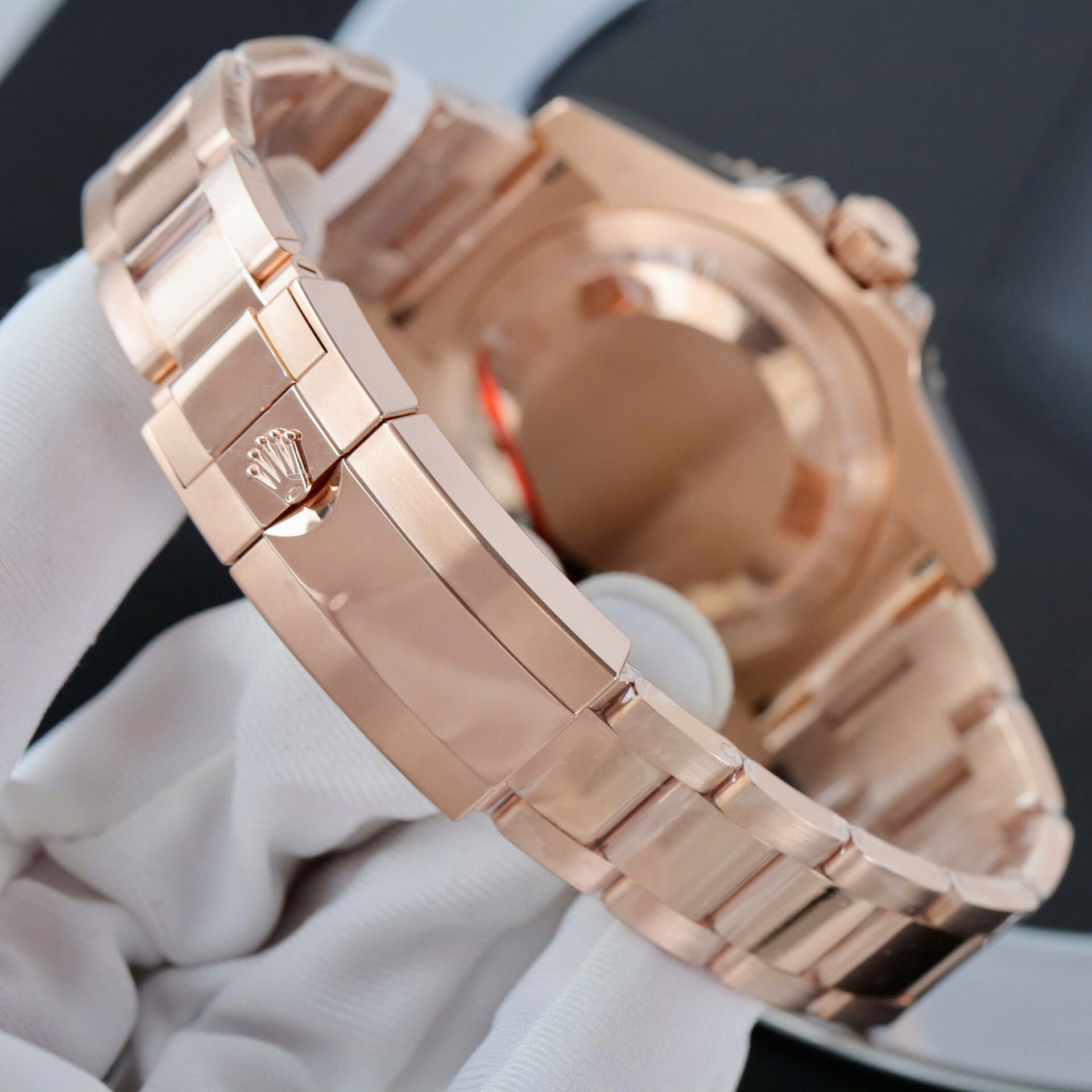 ĐỒNG HỒ ROLEX GMT-MASTER II 126755 SARU BỌC VÀNG ĐỘ KIM CƯƠNG MOISSANITE 41MM (2) ĐỒNG HỒ ROLEX GMT-MASTER II 126755 SARU BỌC VÀNG ĐỘ KIM CƯƠNG MOISSANITE 41MM (1)