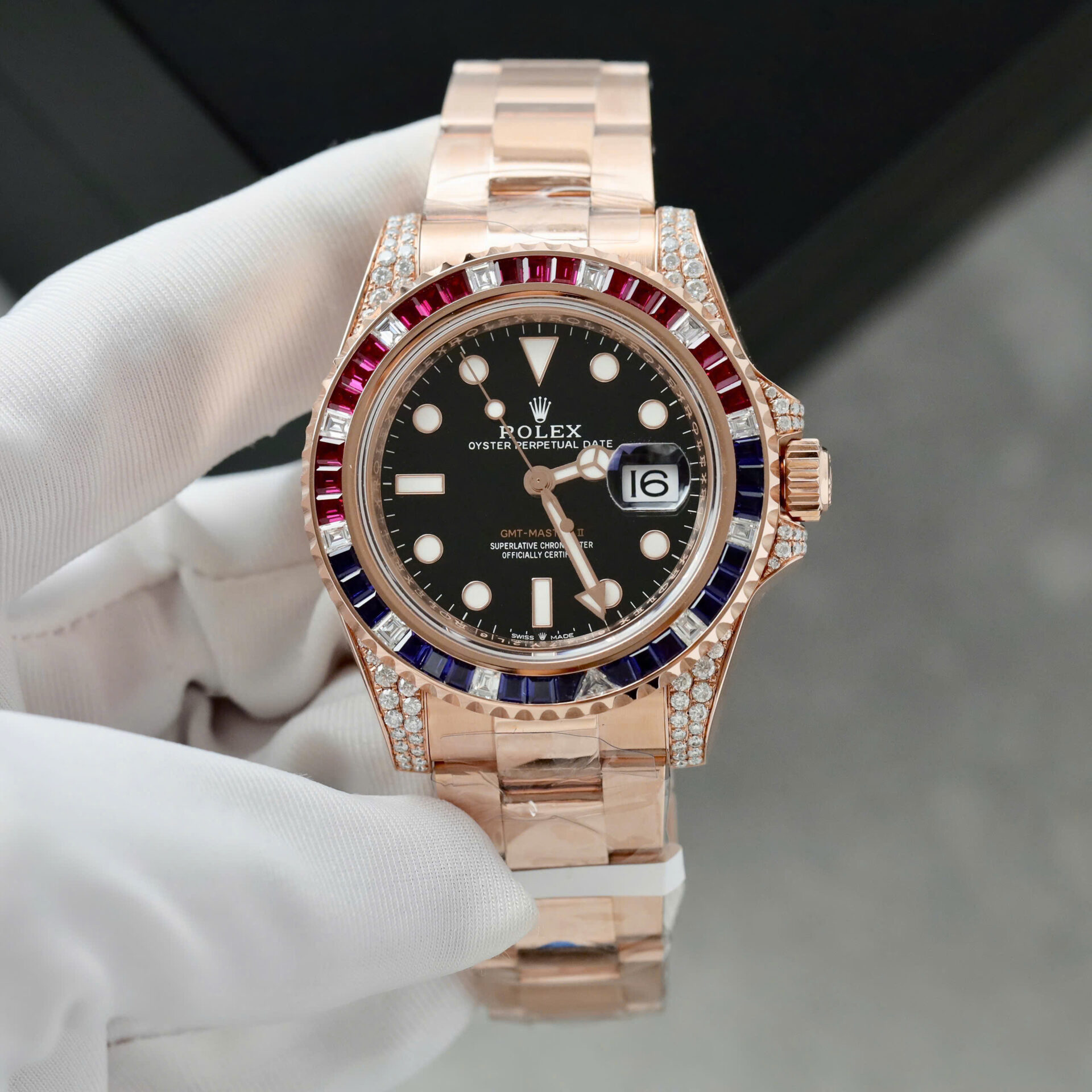 ĐỒNG HỒ ROLEX GMT-MASTER II 126755 SARU BỌC VÀNG ĐỘ KIM CƯƠNG MOISSANITE 41MM (3) ĐỒNG HỒ ROLEX GMT-MASTER II 126755 SARU BỌC VÀNG ĐỘ KIM CƯƠNG MOISSANITE 41MM (1)